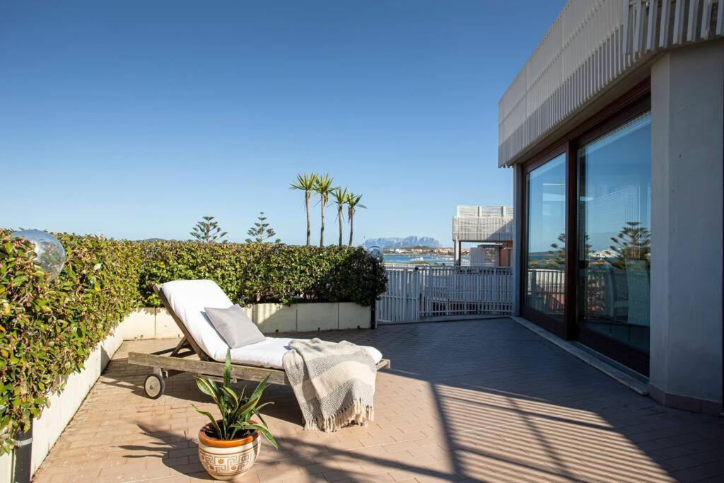Sunny Rooftop Loft With Gorgeous Views Of אולביה מראה חיצוני תמונה