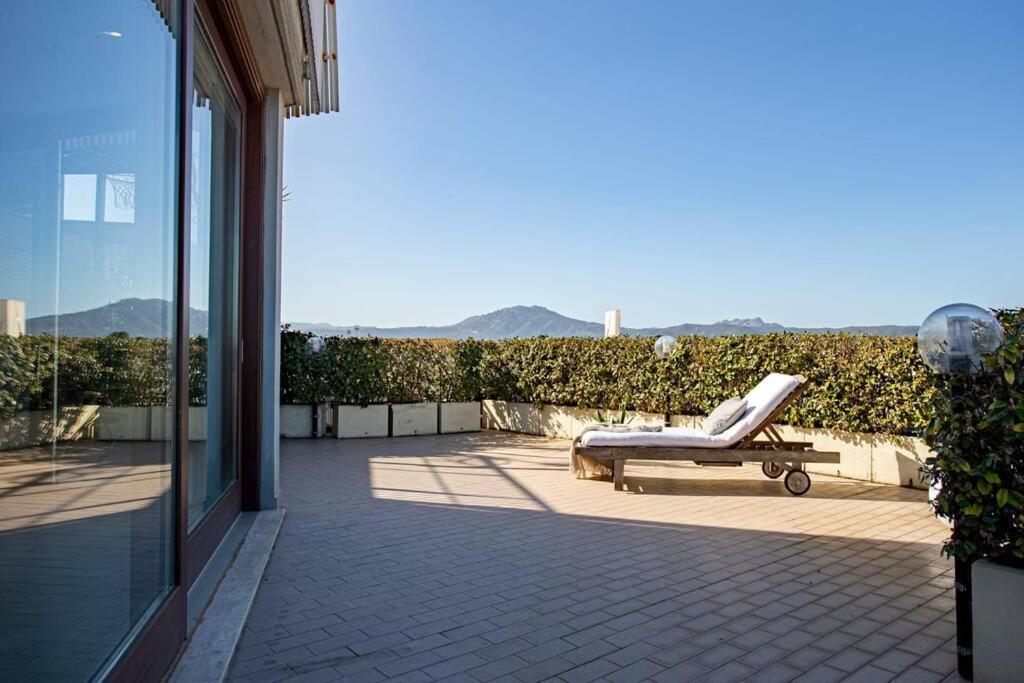 Sunny Rooftop Loft With Gorgeous Views Of אולביה מראה חיצוני תמונה
